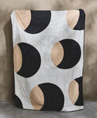 Quilt with geometric pattern on a neutral background