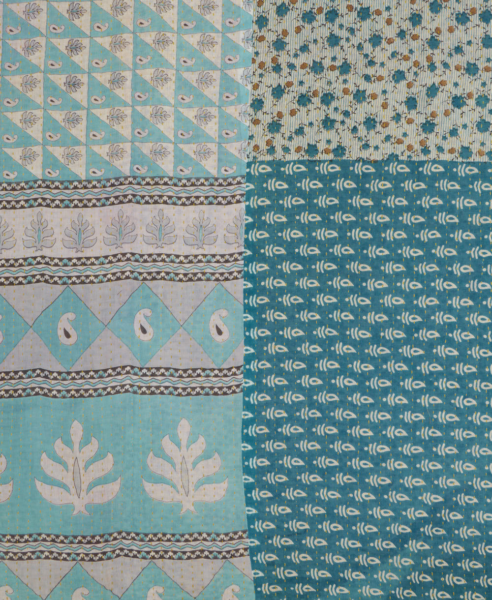 Kantha quilt throw made of recycled vintage saris