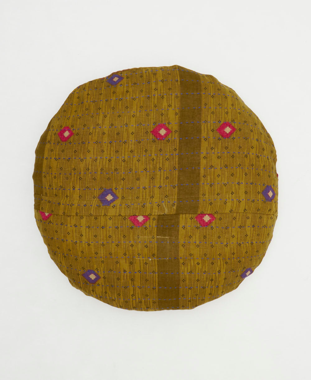round throw pillow