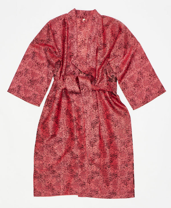 This pink silk robe is ethically made using recycled
vintage silk saris