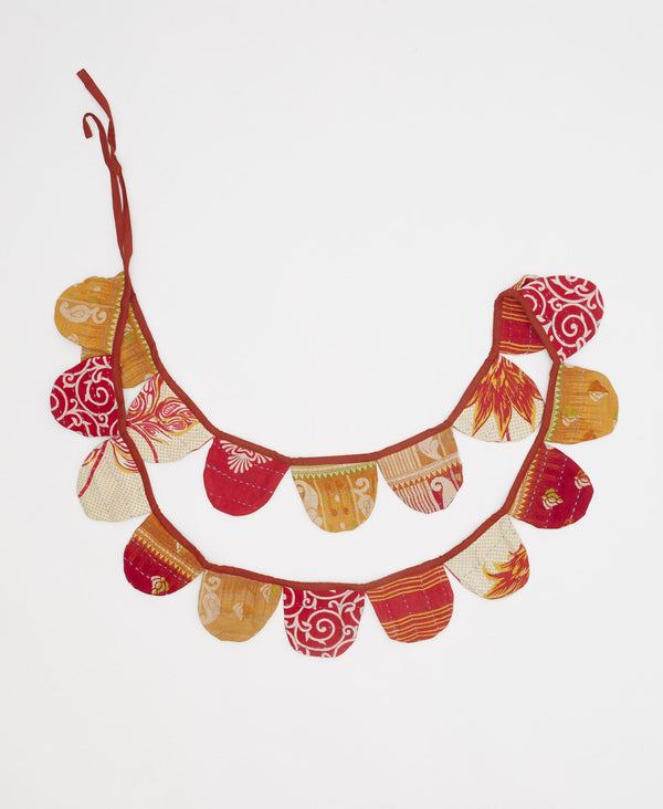 festive red, orange, and white scallop holiday garland